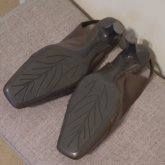 Andrew Geller Brown Slingback Flats with Gold Accents - Picture 5 of 6